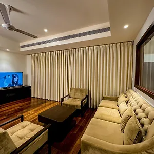 Brand New Water Front Luxury Cinnamon In Heart Of City Apartment